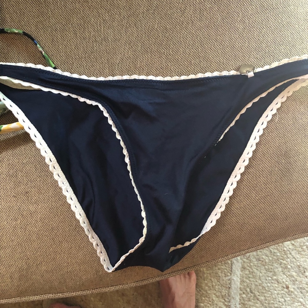 Not for sale, iso the top to this bikini